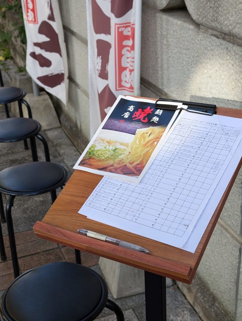 暁商店の行列対応