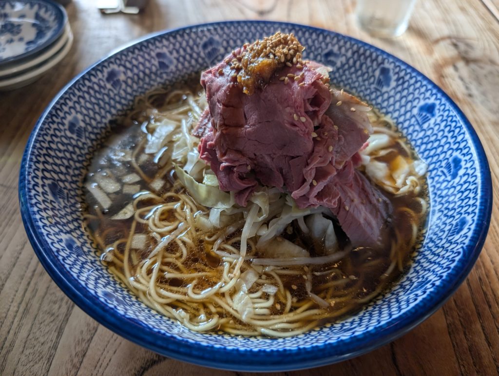 ぐるまん野州男の牛骨ラーメンとローストビーフ